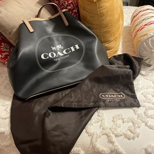 Large coach bag/purse. Like new. Comes with bag!!!